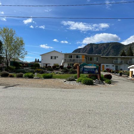Holiday Beach Resort Motel Okanagan Falls Bagian luar foto