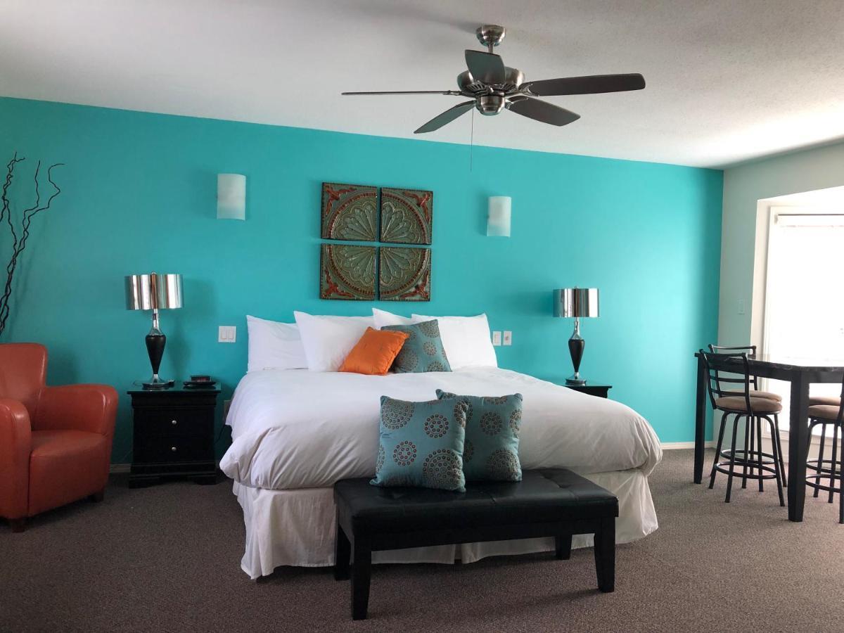 Holiday Beach Resort Motel Okanagan Falls Bagian luar foto