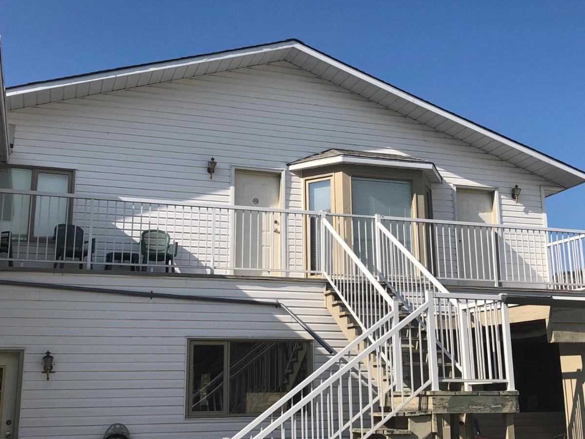 Holiday Beach Resort Motel Okanagan Falls Bagian luar foto
